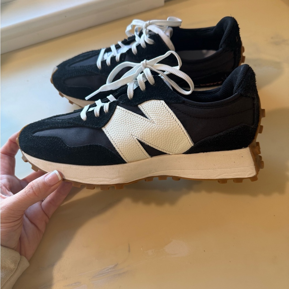 New Balance 327 Women’s size 9